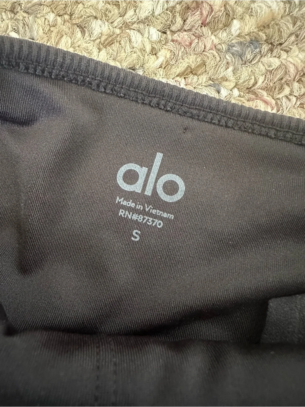 Alo Yoga Goddess Ribbed Bandeau Top (Black)